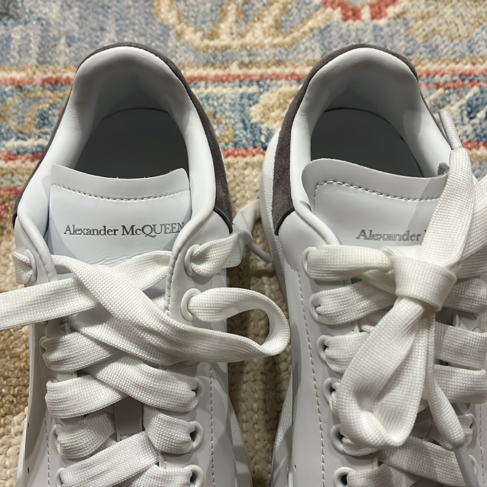 Alexander McQueen - Picture 5 of 9